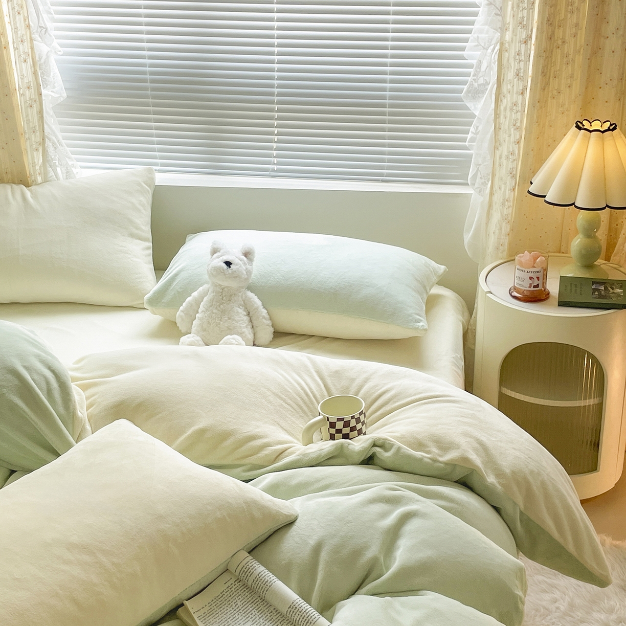 91家纺网 家纺一手货源 找家纺 蓝极人 2025新款纯色双拼牛奶绒四件套190克 芽绿+奶黄