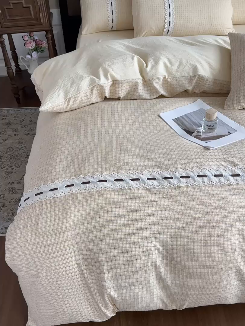 91家纺网 家纺一手货源 找家纺 可思家纺2025新款云感木棉皱皱纱四件套 奶油格子