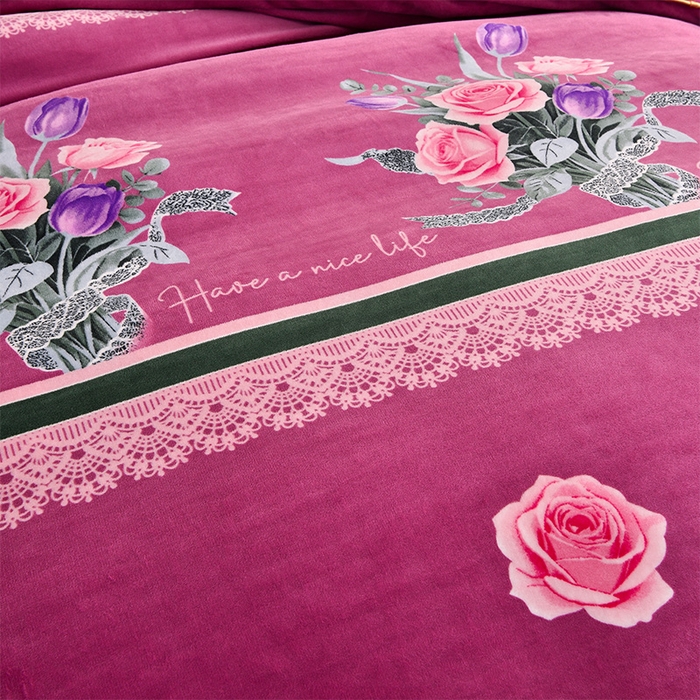 91家纺网 家纺一手货源 找家纺 绒宴 2025新款8.5斤牛奶绒金貂法莱绒床裙款保暖四件套 郁金花开