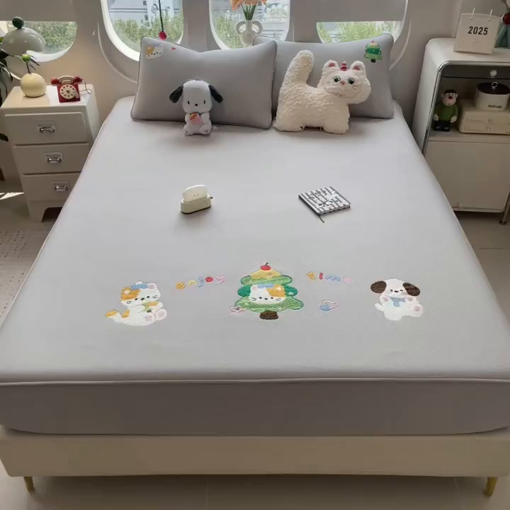 91家纺网 家纺一手货源 找家纺 （总）莱家富 2025新款A类彩绒棉毛巾绣夹棉床笠三件套单床笠