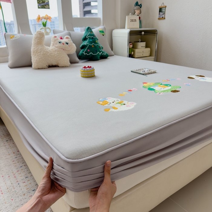 91家纺网 家纺一手货源 找家纺 （总）莱家富 2025新款A类彩绒棉毛巾绣夹棉床笠三件套单床笠