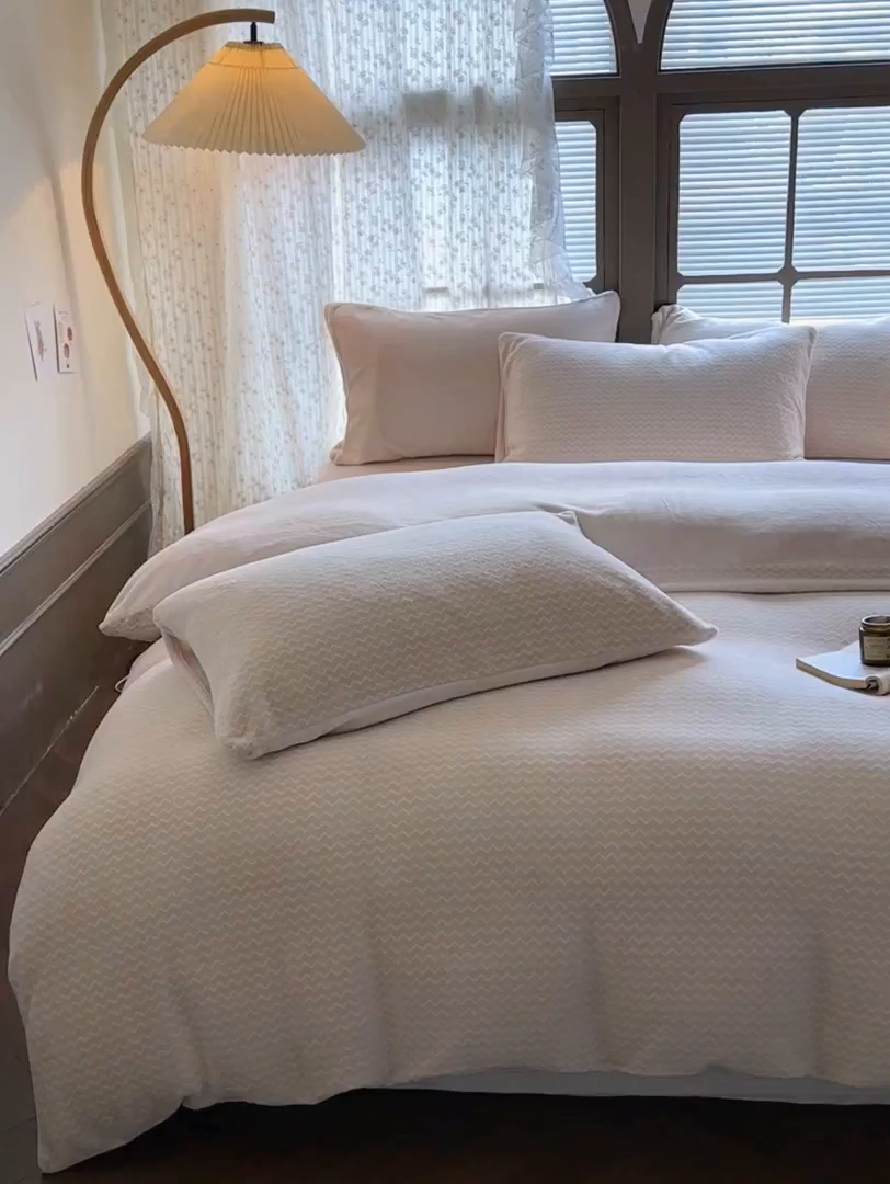 91家纺网 家纺一手货源 找家纺 （总）酱子 2025新款色织阳离子提花牛奶绒四件套