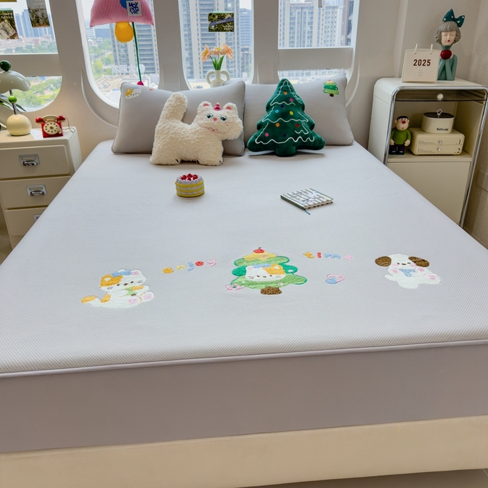 91家纺网 家纺一手货源 找家纺 莱家富 2025新款A类彩绒棉毛巾绣夹棉床笠三件套单床笠 萌趣伙伴-高级灰