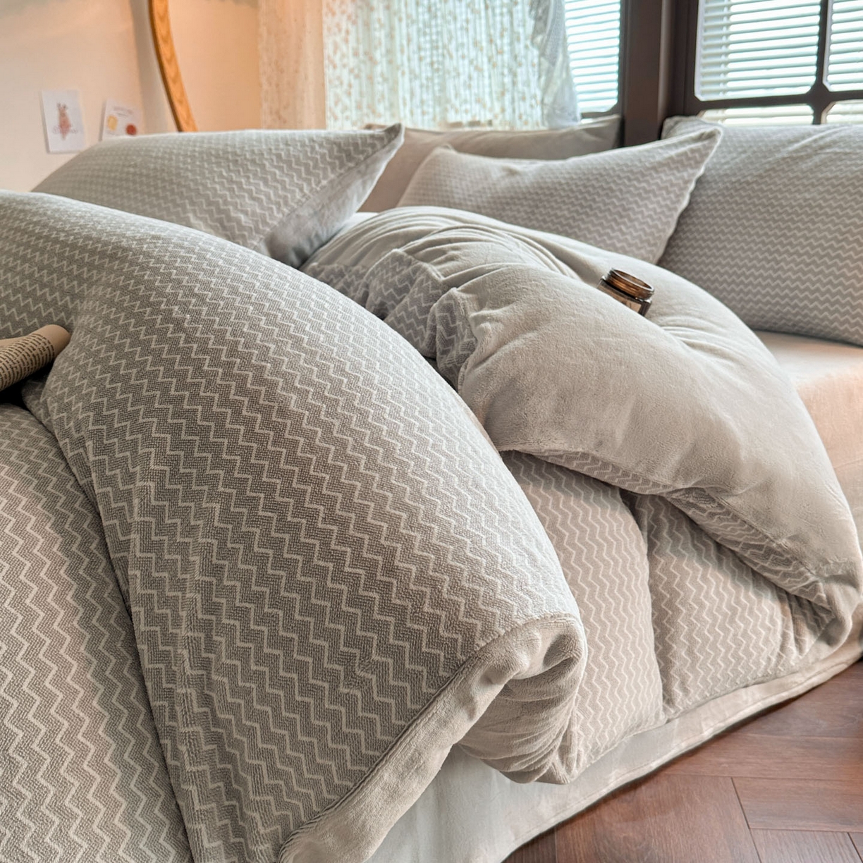 91家纺网 家纺一手货源 找家纺 酱子 2025新款色织阳离子提花牛奶绒四件套 色织-银灰