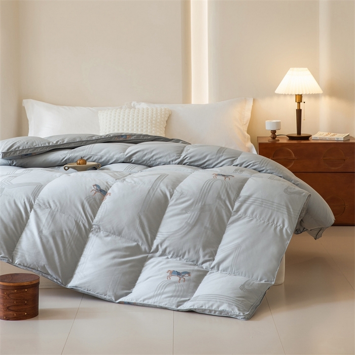 91家纺网 家纺一手货源 找家纺 华盛羽绒被壳 2025新款全棉双层刺绣羽绒被壳高端羽绒被高支高密羽绒被壳 灰色