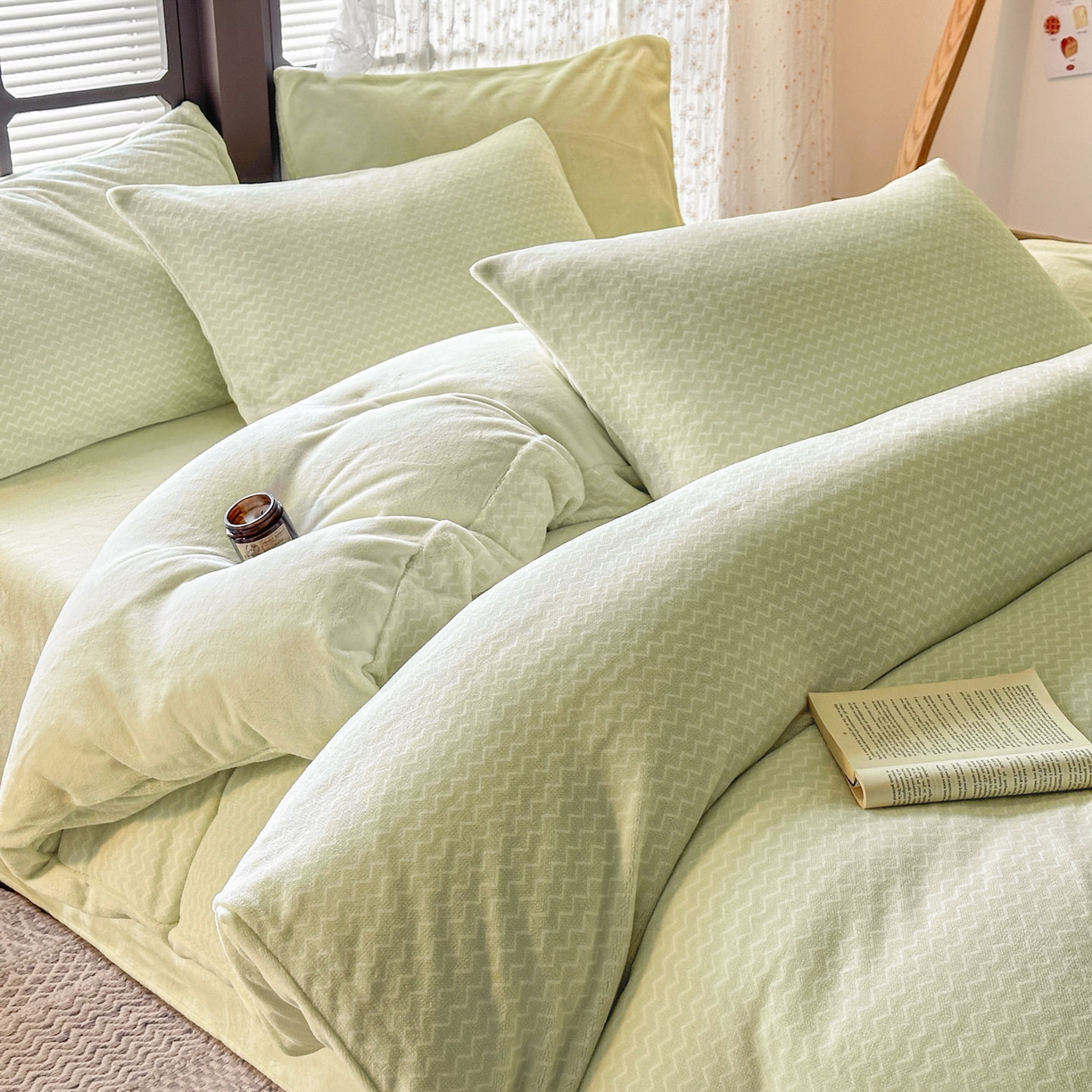 91家纺网 家纺一手货源 找家纺 酱子 2025新款色织阳离子提花牛奶绒四件套 色织-芽绿