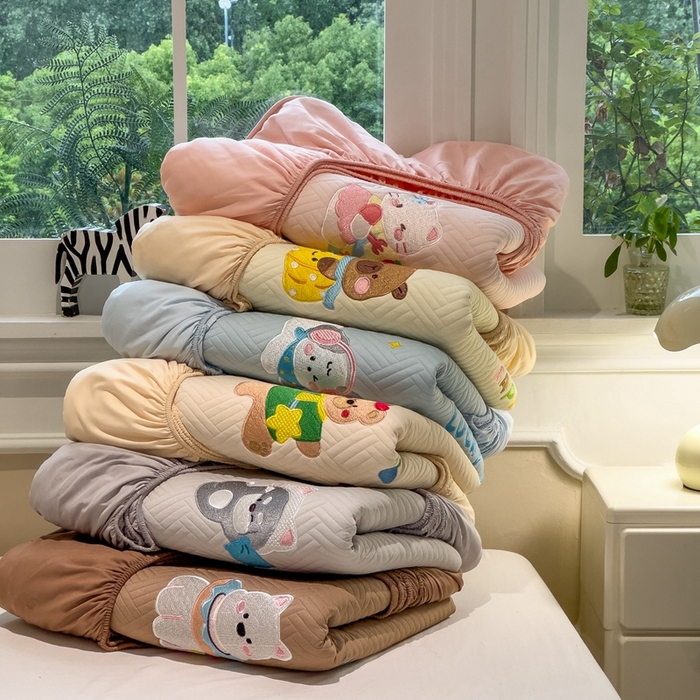 91家纺网 家纺一手货源 找家纺 （总）莱家富 2025新款A类三联刺绣毛巾绣夹棉床笠三件套单床笠