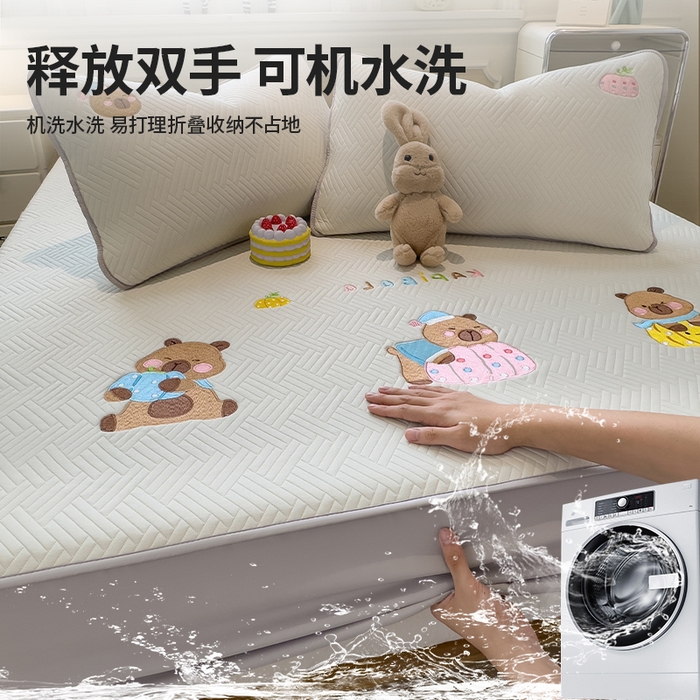 91家纺网 家纺一手货源 找家纺 莱家富 2025新款A类三联刺绣毛巾绣夹棉床笠三件套单床笠 欢乐卡皮巴拉-月隐灰