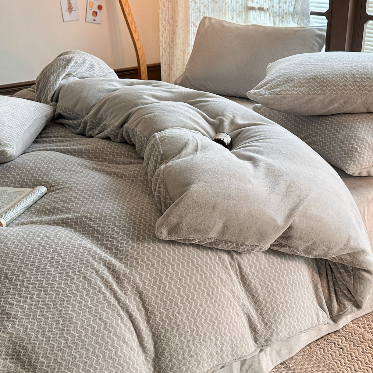 91家纺网 家纺一手货源 找家纺 酱子 2025新款色织阳离子提花牛奶绒四件套 色织-银灰