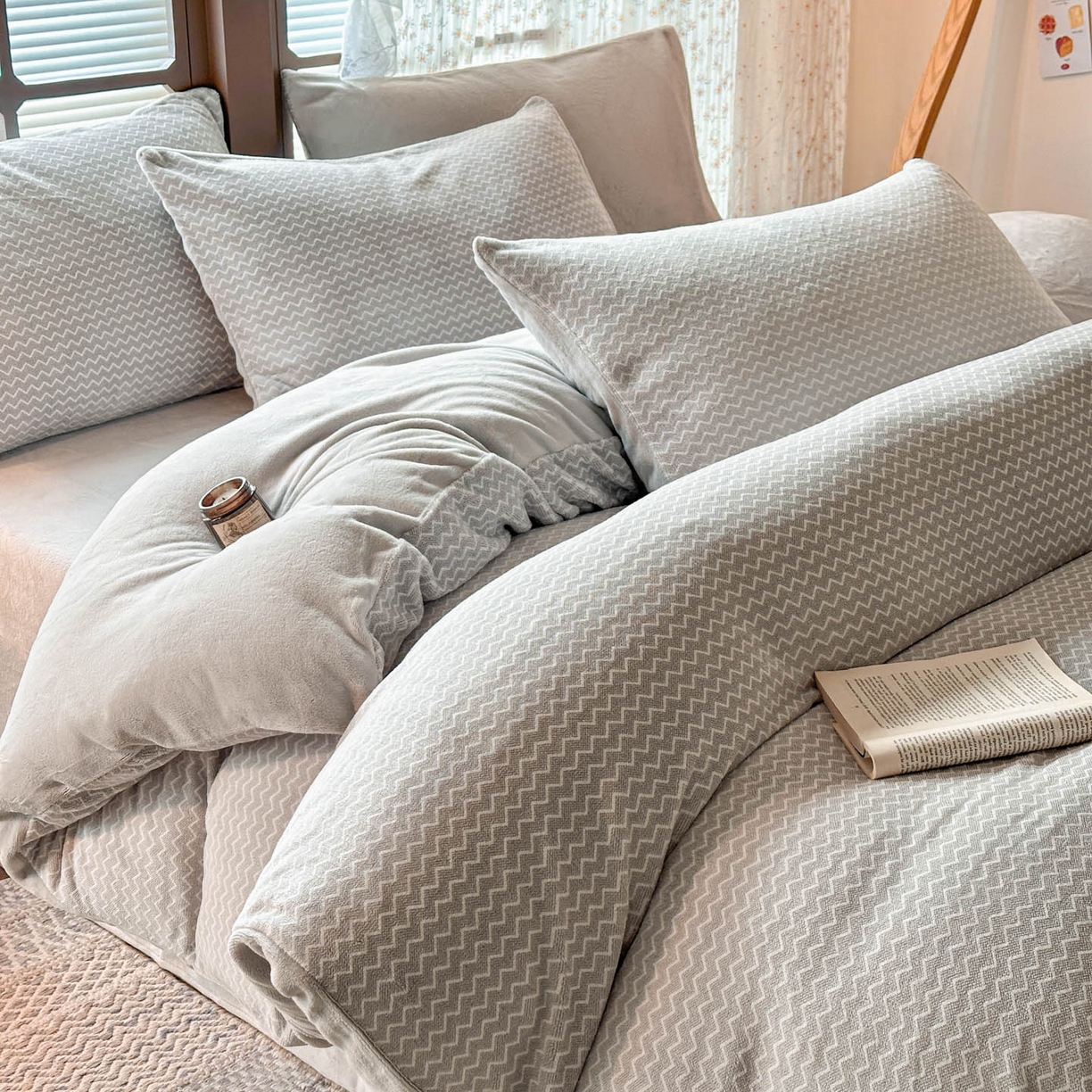 91家纺网 家纺一手货源 找家纺 酱子 2025新款色织阳离子提花牛奶绒四件套 色织-银灰