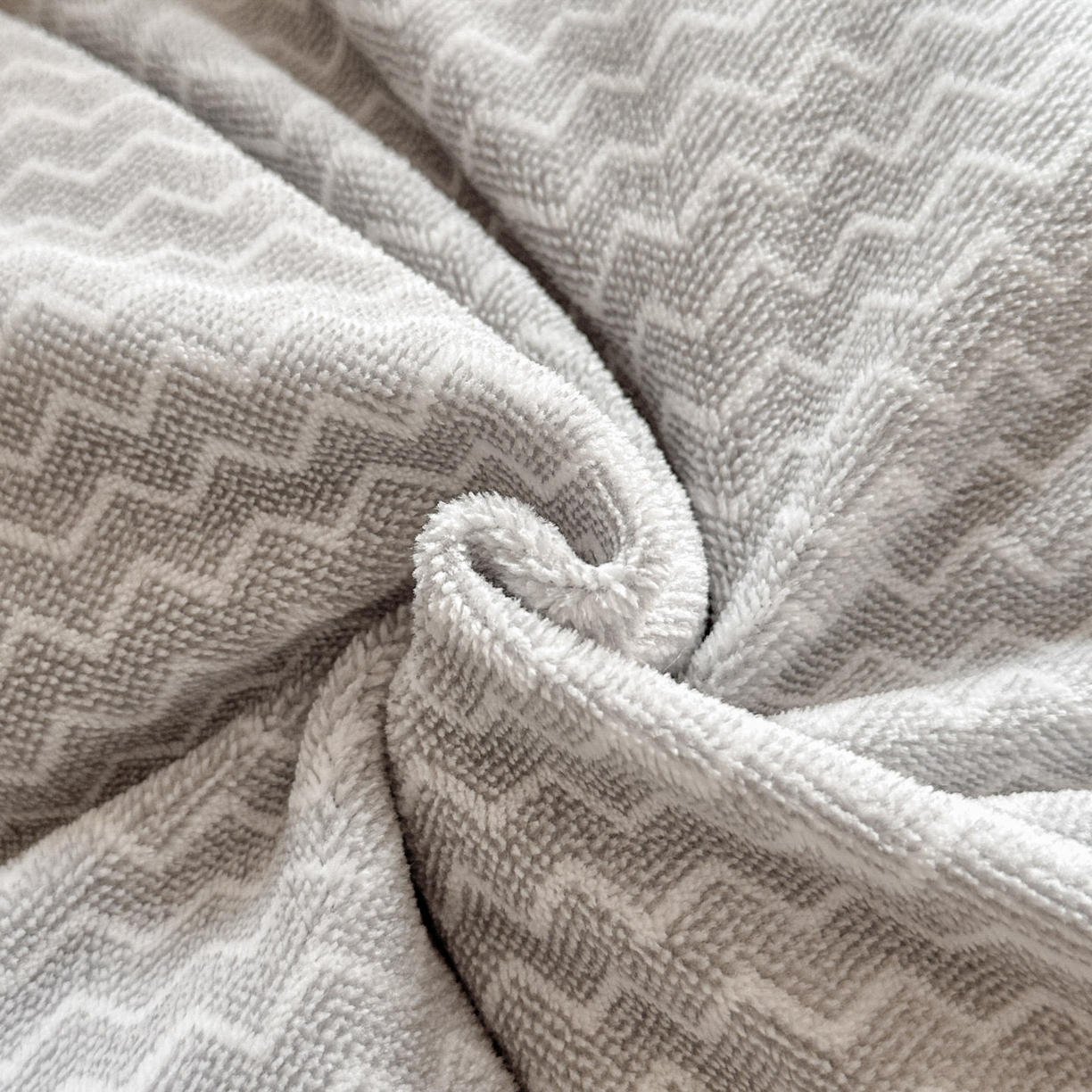 91家纺网 家纺一手货源 找家纺 酱子 2025新款色织阳离子提花牛奶绒四件套 色织-银灰