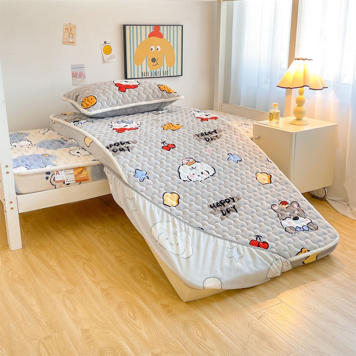 91家纺网 家纺一手货源 找家纺 雯豆家纺 2025新款学生上下铺加厚牛奶绒夹棉床笠宿舍大学生床垫保护套 牛奶绒床笠-假日小狗