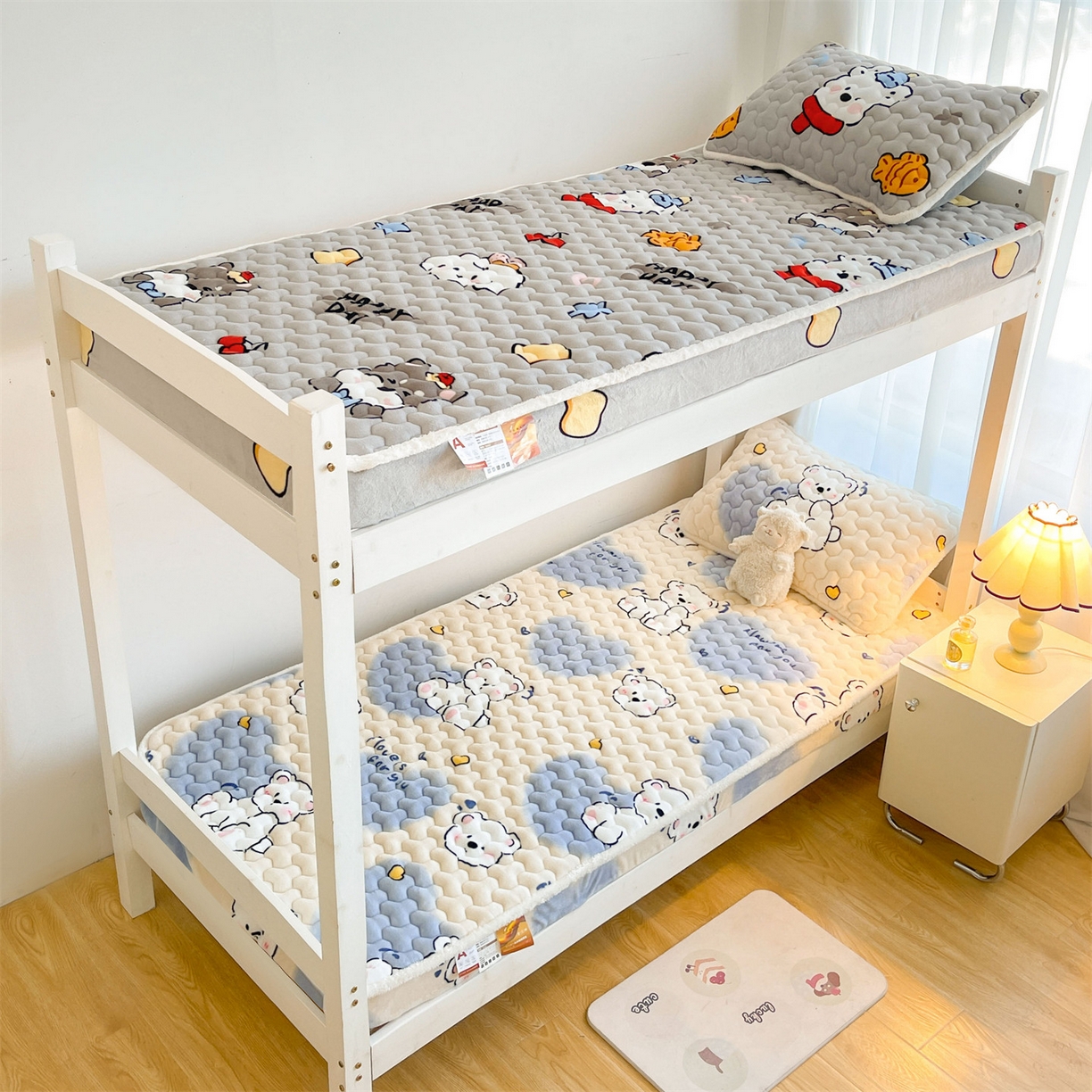 91家纺网 家纺一手货源 找家纺 雯豆家纺 2025新款学生上下铺加厚牛奶绒夹棉床笠宿舍大学生床垫保护套 牛奶绒床笠-假日小狗