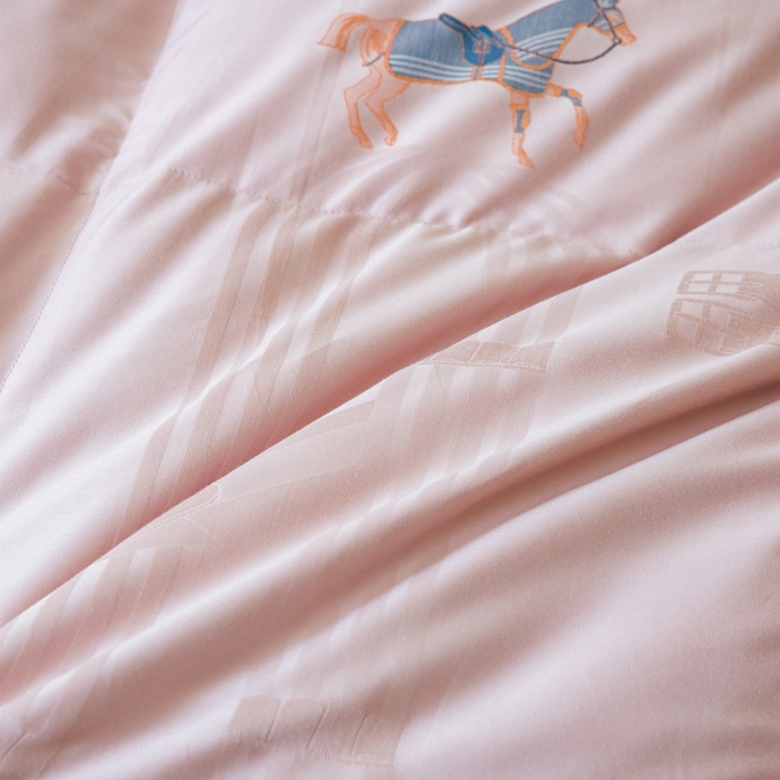 91家纺网 家纺一手货源 找家纺 静若居羽绒被壳 2025新款全棉双层刺绣羽绒被壳高端羽绒被高支高密羽绒被壳 粉色