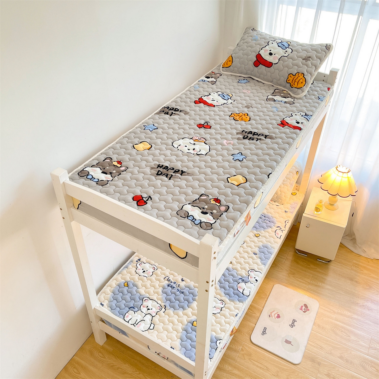 91家纺网 家纺一手货源 找家纺 雯豆家纺 2025新款学生上下铺加厚牛奶绒夹棉床笠宿舍大学生床垫保护套 牛奶绒床笠-假日小狗