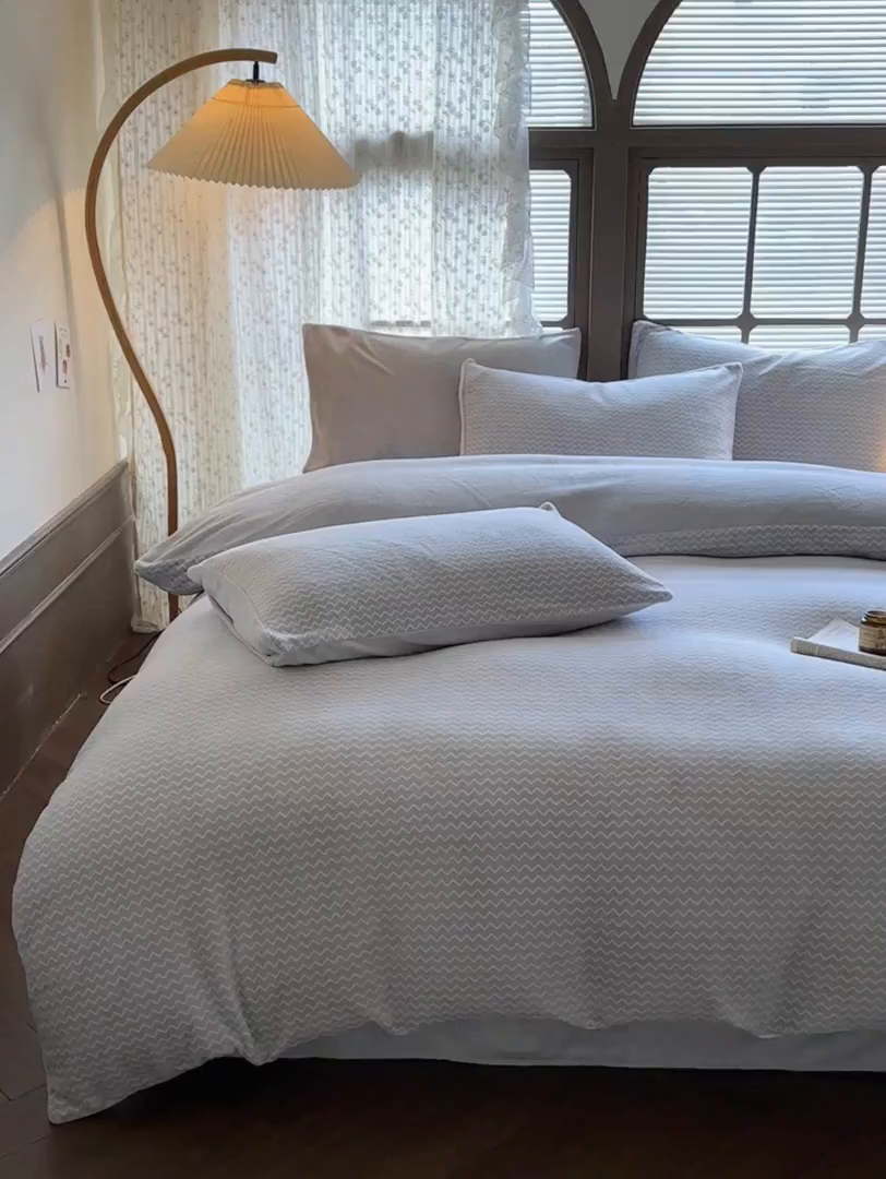 91家纺网 家纺一手货源 找家纺 酱子 2025新款色织阳离子提花牛奶绒四件套 色织-银灰