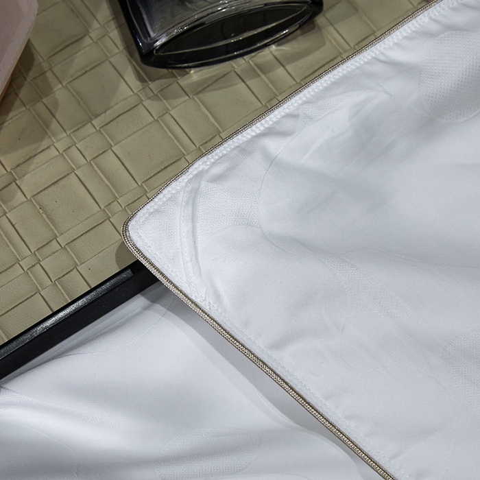 91家纺网 家纺一手货源 找家纺 蚕云阁蚕丝家居 2025新款舒适蚕丝被精梳柞蚕丝花赋系列被子被芯 雪域白精梳榨蚕丝