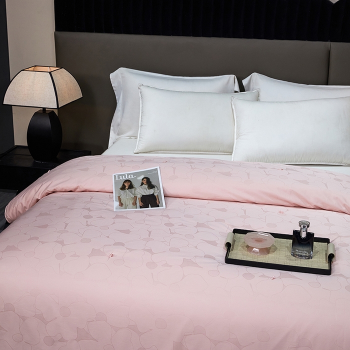 91家纺网 家纺一手货源 找家纺 蚕云阁蚕丝家居 2025新款舒适蚕丝被精梳柞蚕丝花赋系列被子被芯 豆沙精梳榨蚕丝