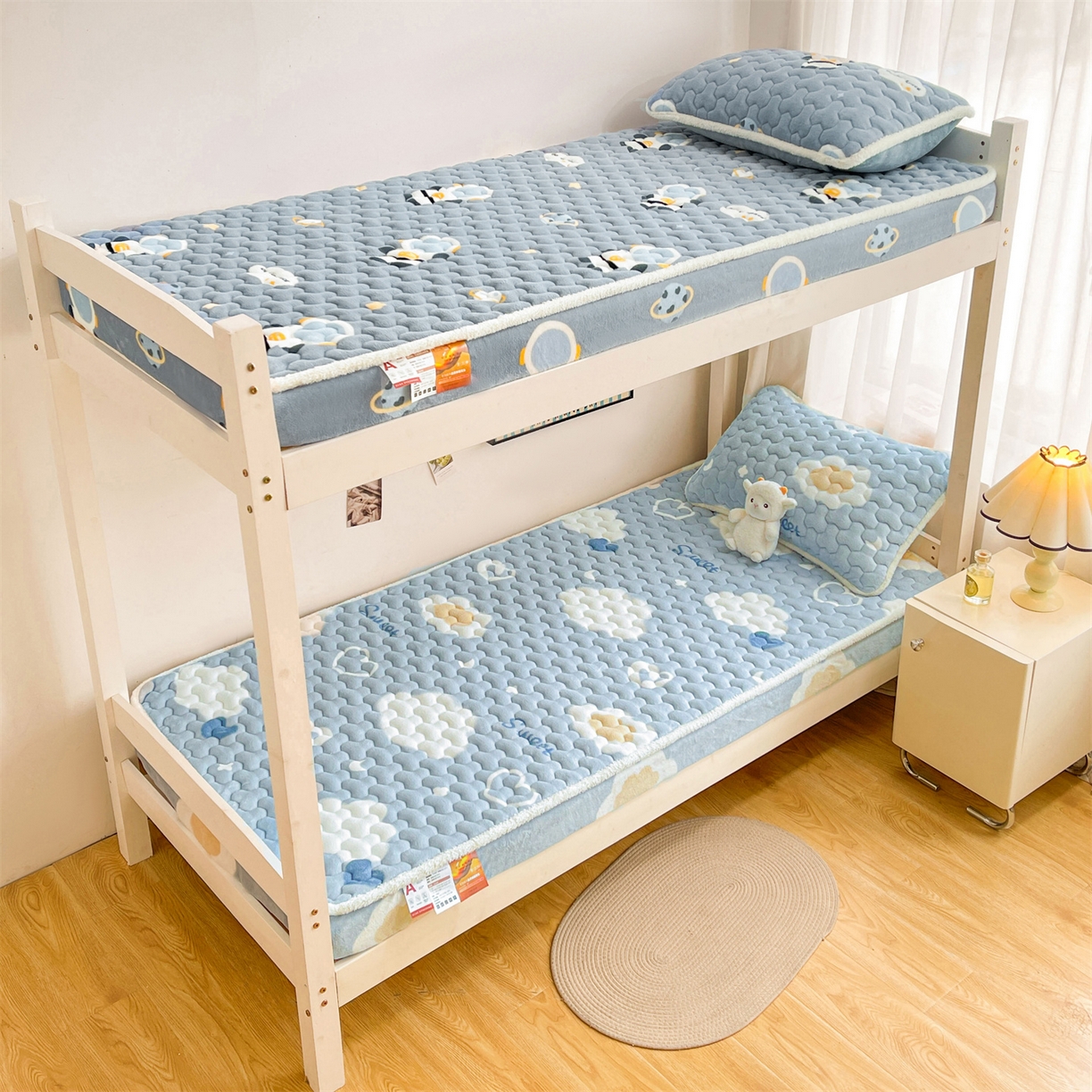 91家纺网 家纺一手货源 找家纺 雯豆家纺 2025新款学生上下铺加厚牛奶绒夹棉床笠宿舍大学生床垫保护套 牛奶绒夹棉床笠-爱心云