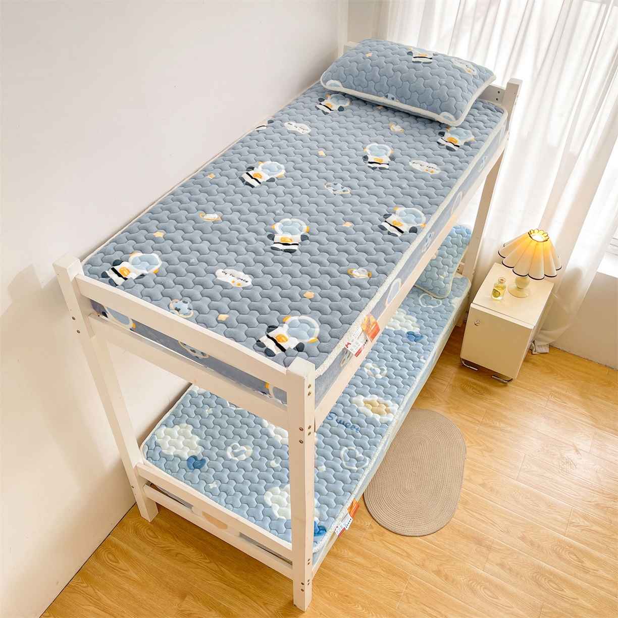 91家纺网 家纺一手货源 找家纺 雯豆家纺 2025新款学生上下铺加厚牛奶绒夹棉床笠宿舍大学生床垫保护套 牛奶绒夹棉床笠-爱心云