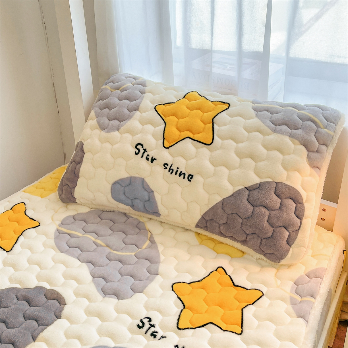 91家纺网 家纺一手货源 找家纺 雯豆家纺 2025新款学生上下铺加厚牛奶绒夹棉床笠宿舍大学生床垫保护套 牛奶绒夹棉床笠-斑点星星