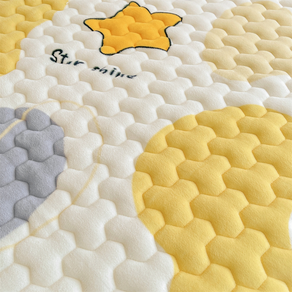 91家纺网 家纺一手货源 找家纺 雯豆家纺 2025新款学生上下铺加厚牛奶绒夹棉床笠宿舍大学生床垫保护套 牛奶绒夹棉床笠-斑点星星