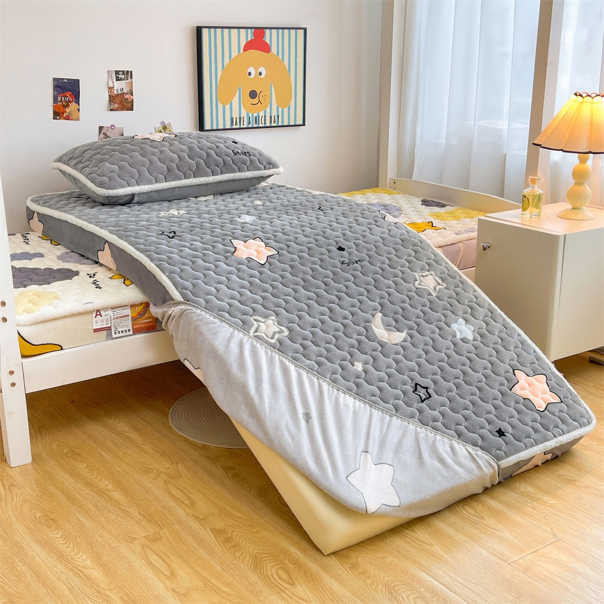 91家纺网 家纺一手货源 找家纺 雯豆家纺 2025新款学生上下铺加厚牛奶绒夹棉床笠宿舍大学生床垫保护套 牛奶绒夹棉床笠-满天星