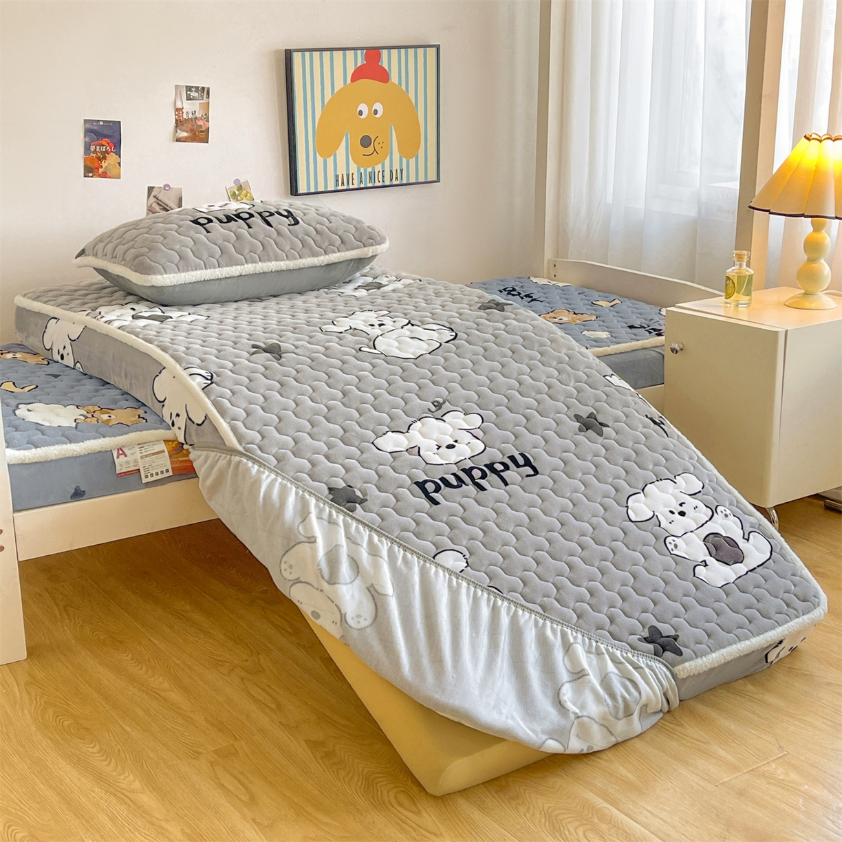 91家纺网 家纺一手货源 找家纺 雯豆家纺 2025新款学生上下铺加厚牛奶绒夹棉床笠宿舍大学生床垫保护套 牛奶绒夹棉床笠-皮皮狗