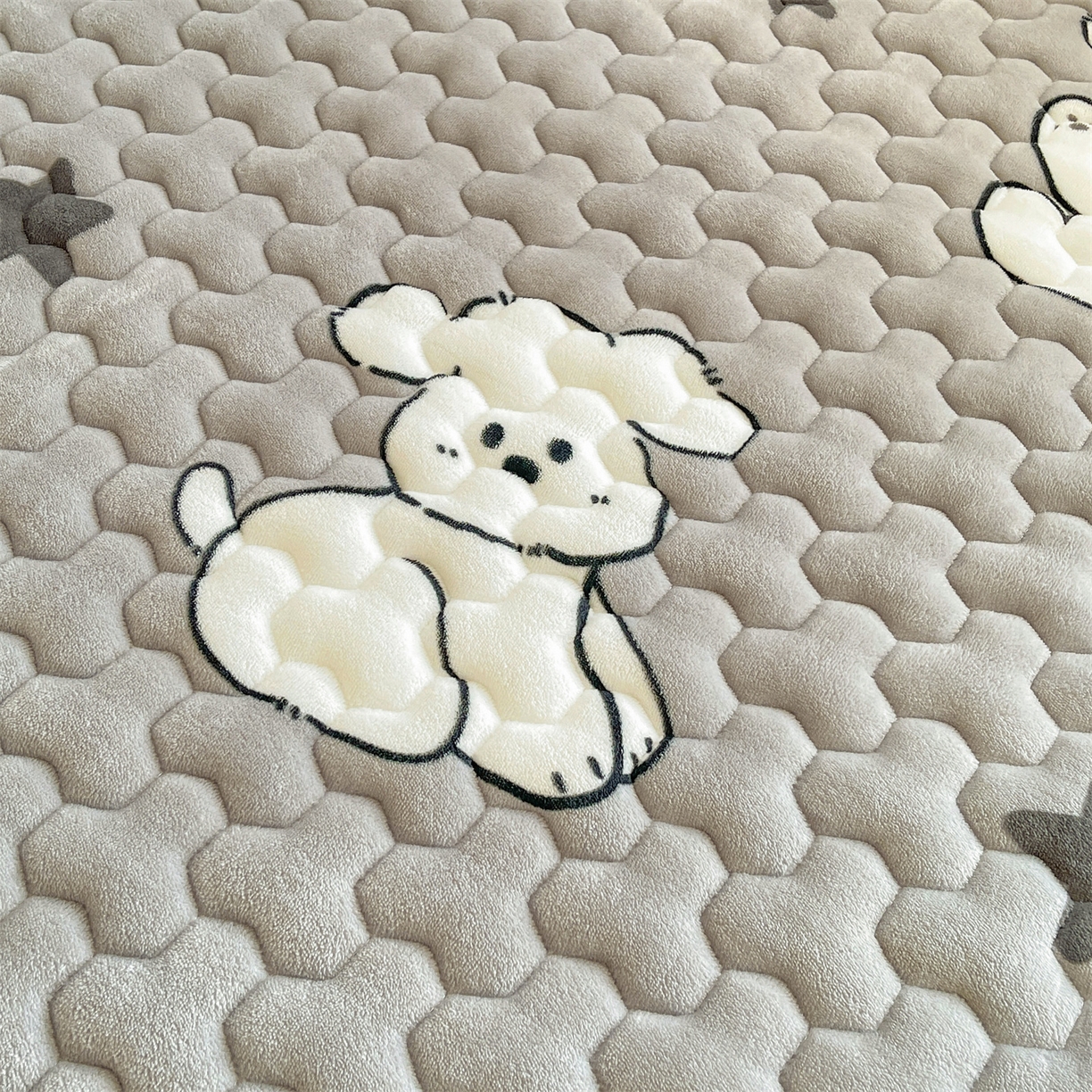 91家纺网 家纺一手货源 找家纺 雯豆家纺 2025新款学生上下铺加厚牛奶绒夹棉床笠宿舍大学生床垫保护套 牛奶绒夹棉床笠-皮皮狗