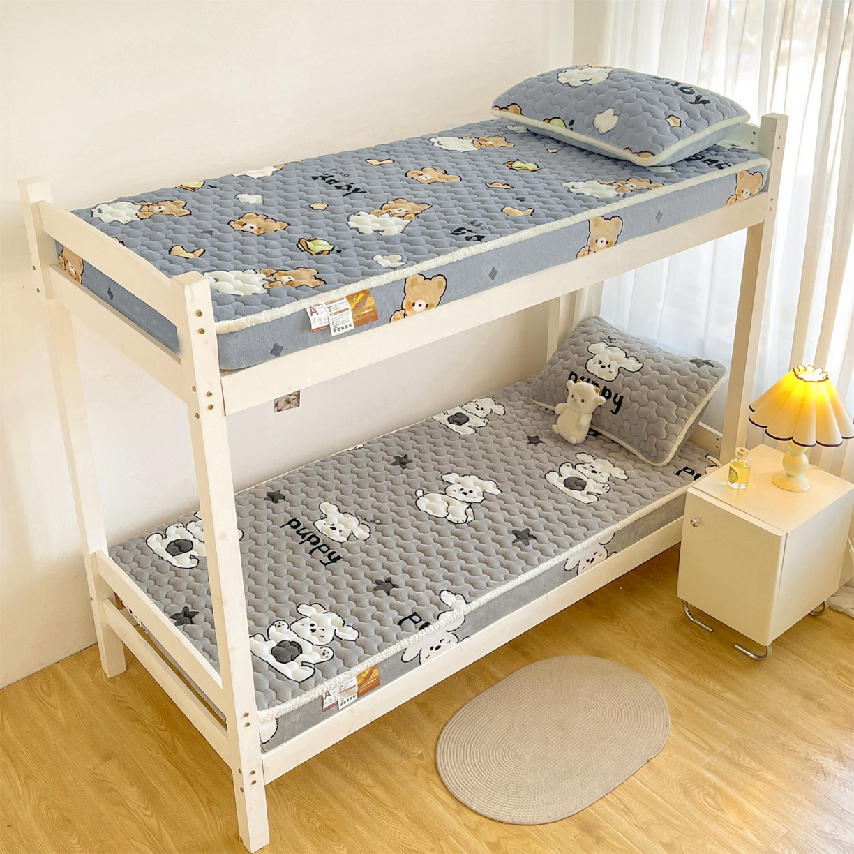 91家纺网 家纺一手货源 找家纺 雯豆家纺 2025新款学生上下铺加厚牛奶绒夹棉床笠宿舍大学生床垫保护套 牛奶绒夹棉床笠-皮皮狗