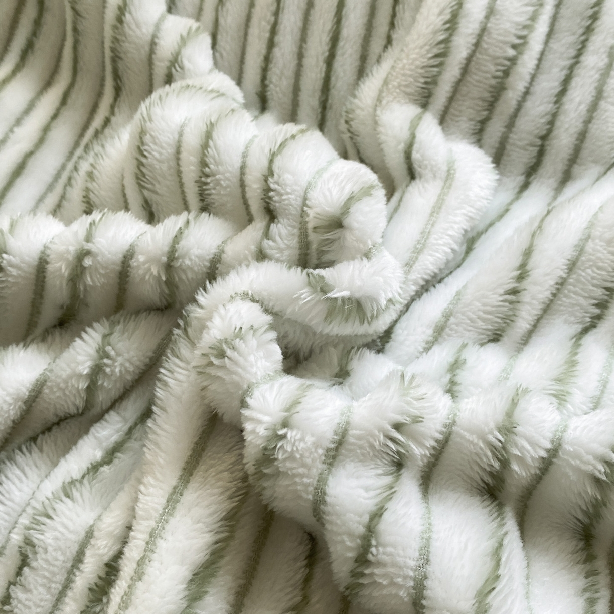 91家纺网 家纺一手货源 找家纺 酱子 2025新款阳离子立体提花绒抽条四件套 阳离子抽条-果绿