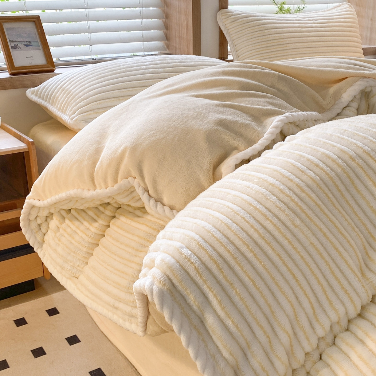 91家纺网 家纺一手货源 找家纺 酱子 2025新款阳离子立体提花绒抽条四件套 阳离子抽条-奶黄