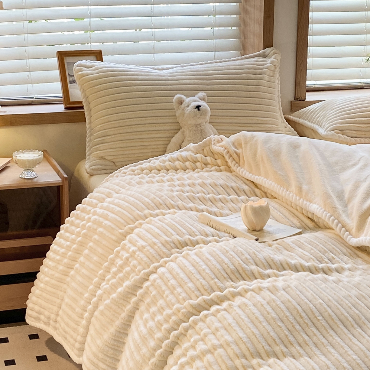 91家纺网 家纺一手货源 找家纺 酱子 2025新款阳离子立体提花绒抽条四件套 阳离子抽条-奶黄