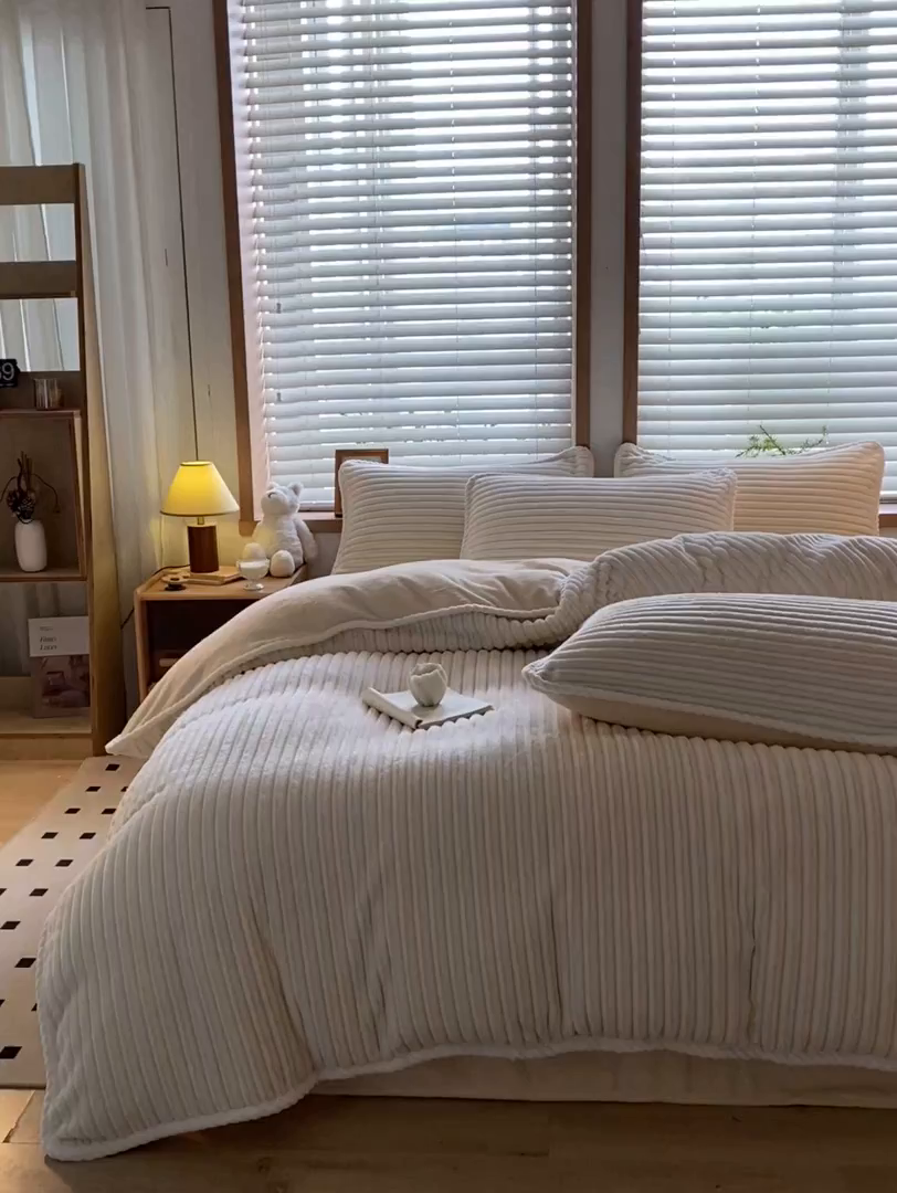 91家纺网 家纺一手货源 找家纺 酱子 2025新款阳离子立体提花绒抽条四件套 阳离子抽条-奶黄