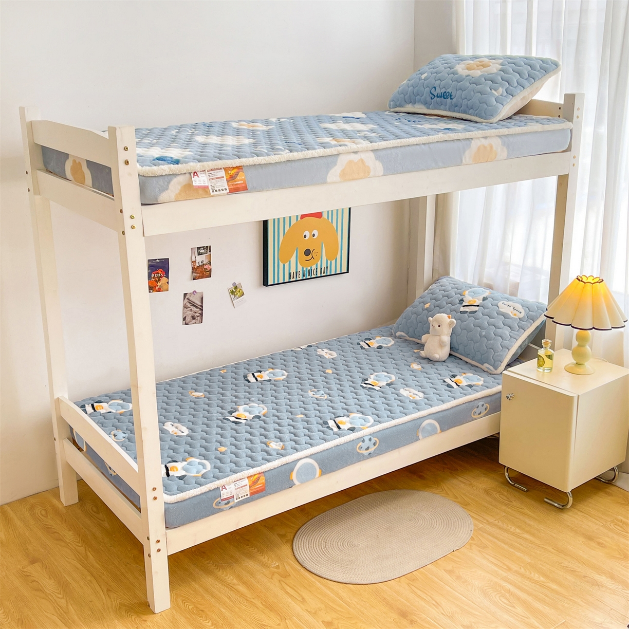 91家纺网 家纺一手货源 找家纺 雯豆家纺 2025新款学生上下铺加厚牛奶绒夹棉床笠宿舍大学生床垫保护套 牛奶绒夹棉床笠-小小太空人