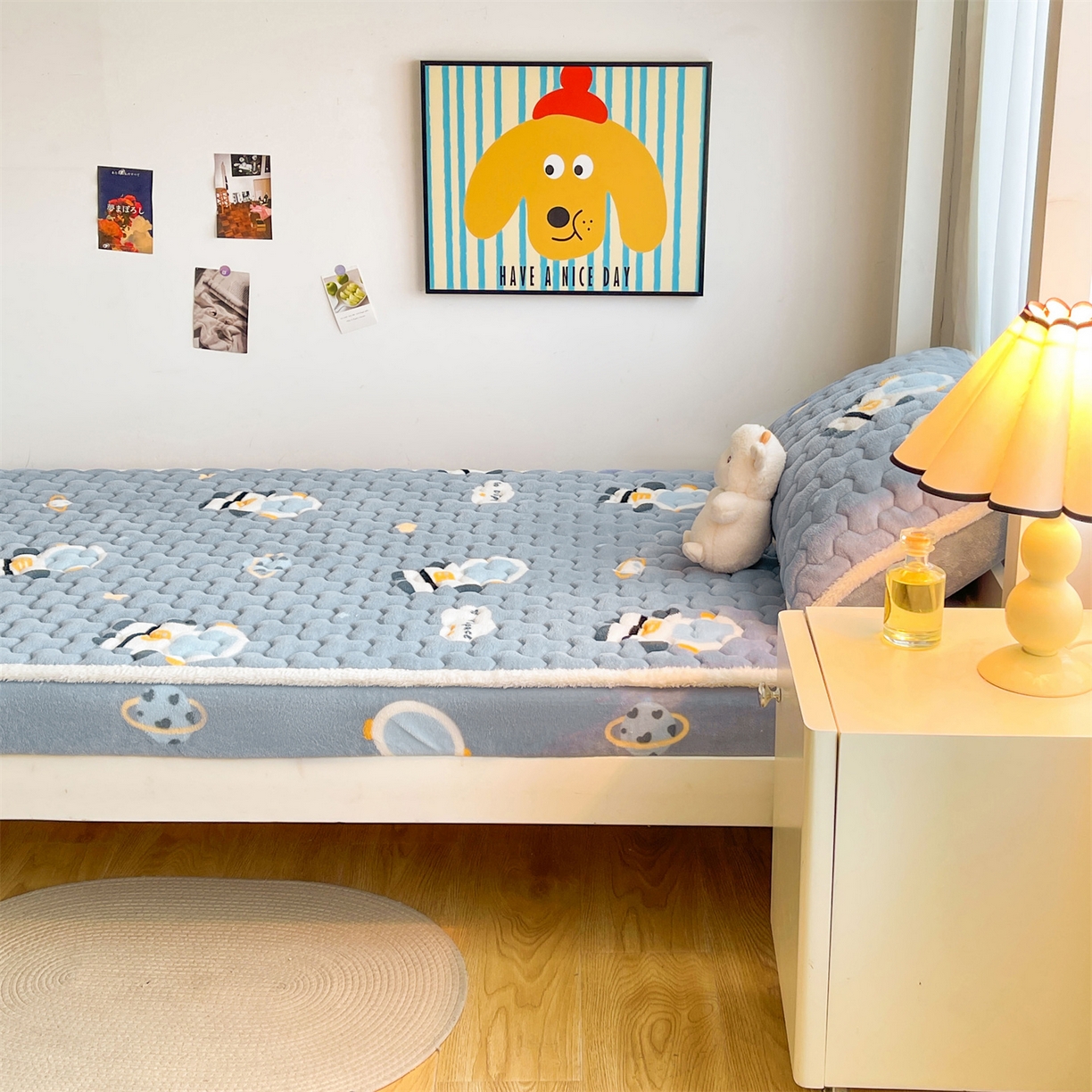 91家纺网 家纺一手货源 找家纺 雯豆家纺 2025新款学生上下铺加厚牛奶绒夹棉床笠宿舍大学生床垫保护套 牛奶绒夹棉床笠-小小太空人