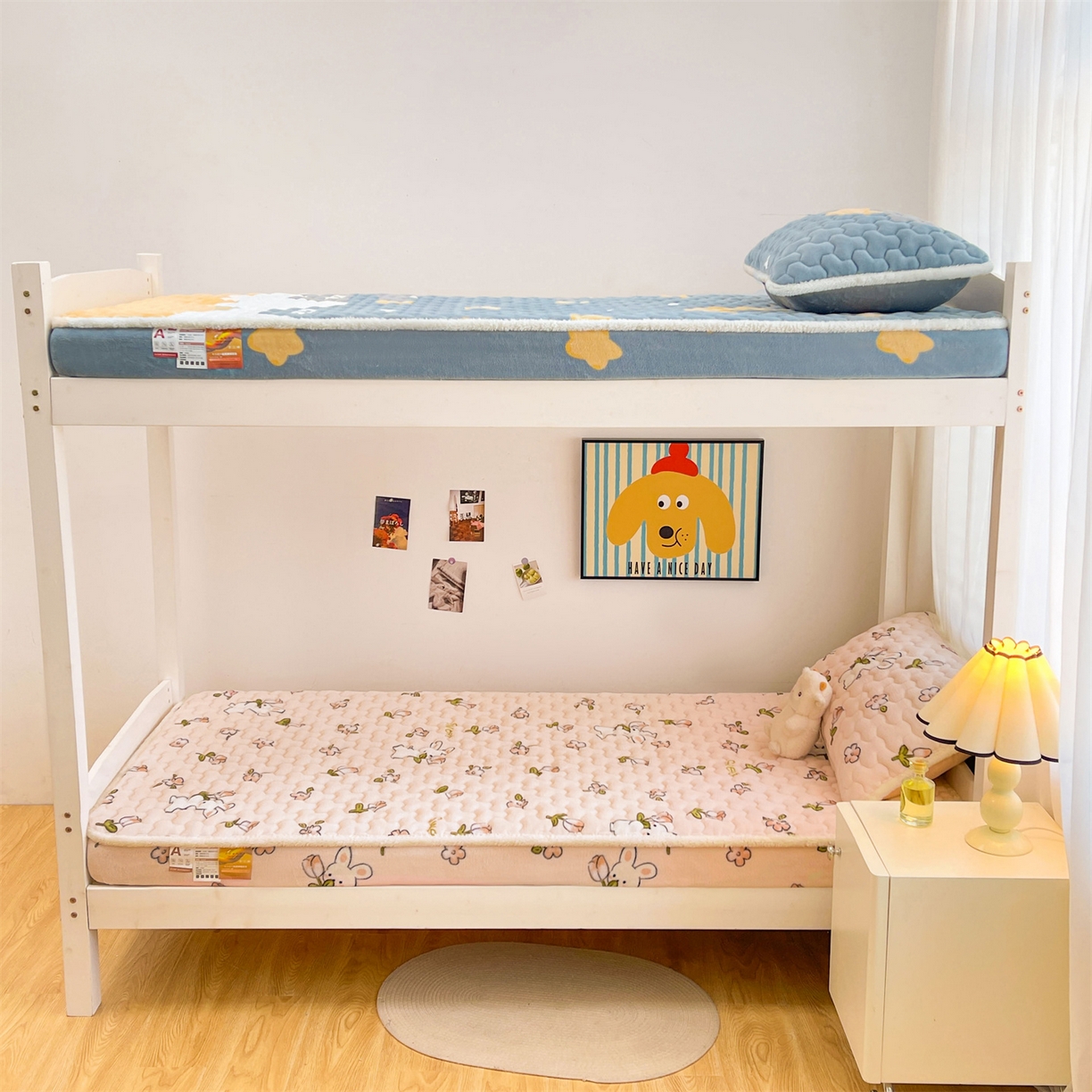 91家纺网 家纺一手货源 找家纺 雯豆家纺 2025新款学生上下铺加厚牛奶绒夹棉床笠宿舍大学生床垫保护套 牛奶绒夹棉床笠-月季小兔