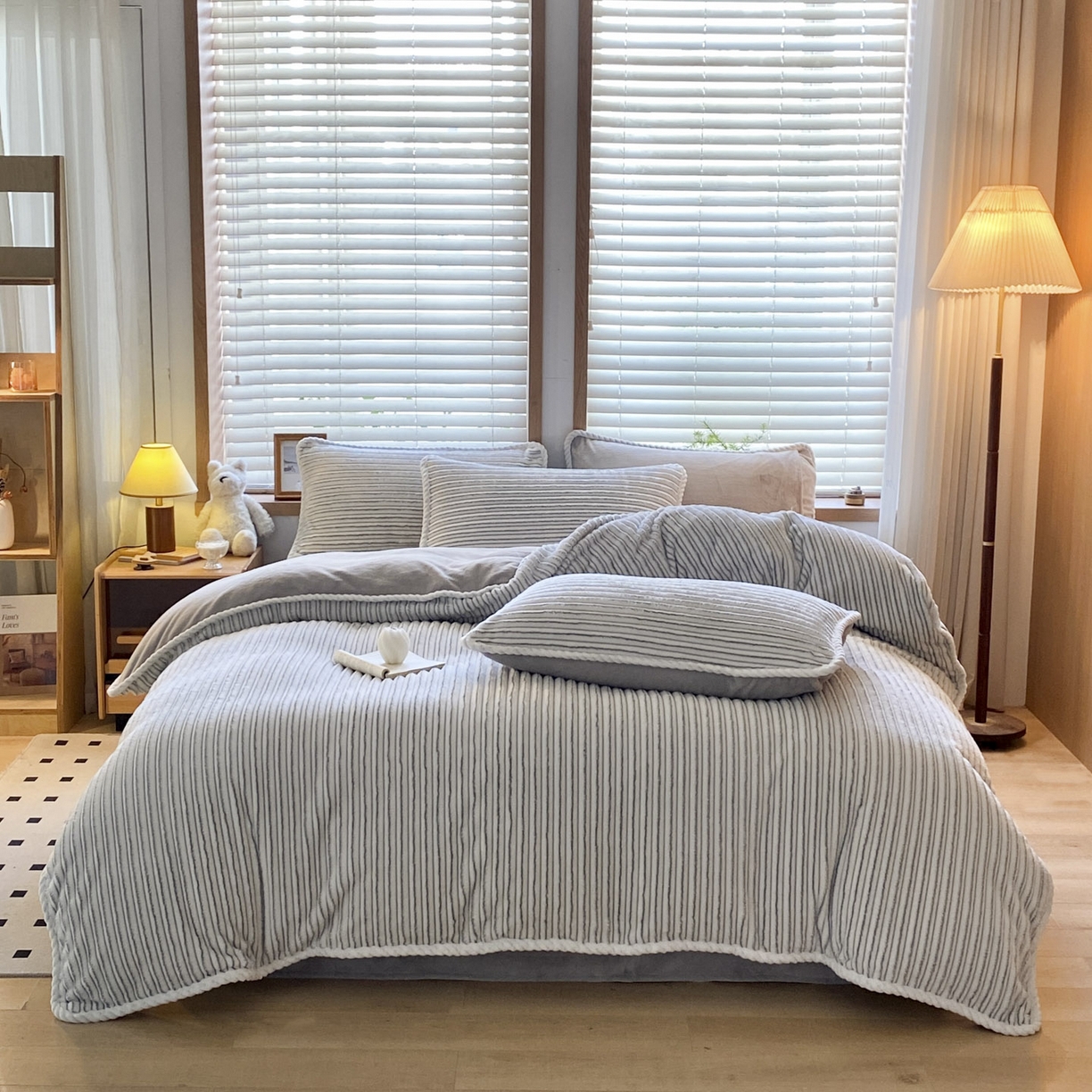 91家纺网 家纺一手货源 找家纺 酱子 2025新款阳离子立体提花绒抽条四件套 阳离子抽条-浅灰