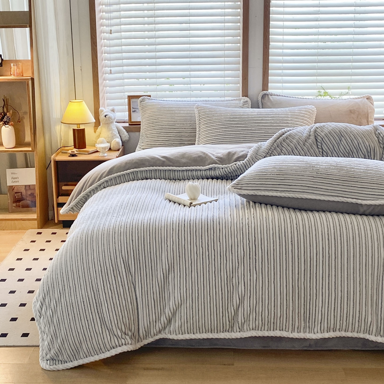 91家纺网 家纺一手货源 找家纺 酱子 2025新款阳离子立体提花绒抽条四件套 阳离子抽条-浅灰