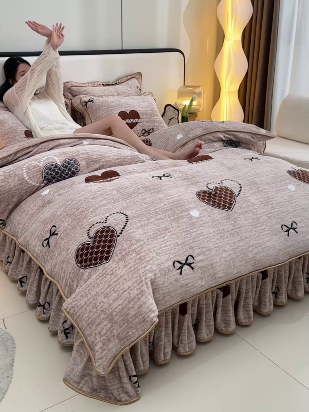 91家纺网 家纺一手货源 找家纺 新8.5-9.5斤法莱绒四件套珊瑚牛奶金貂绒四件套床裙 心语