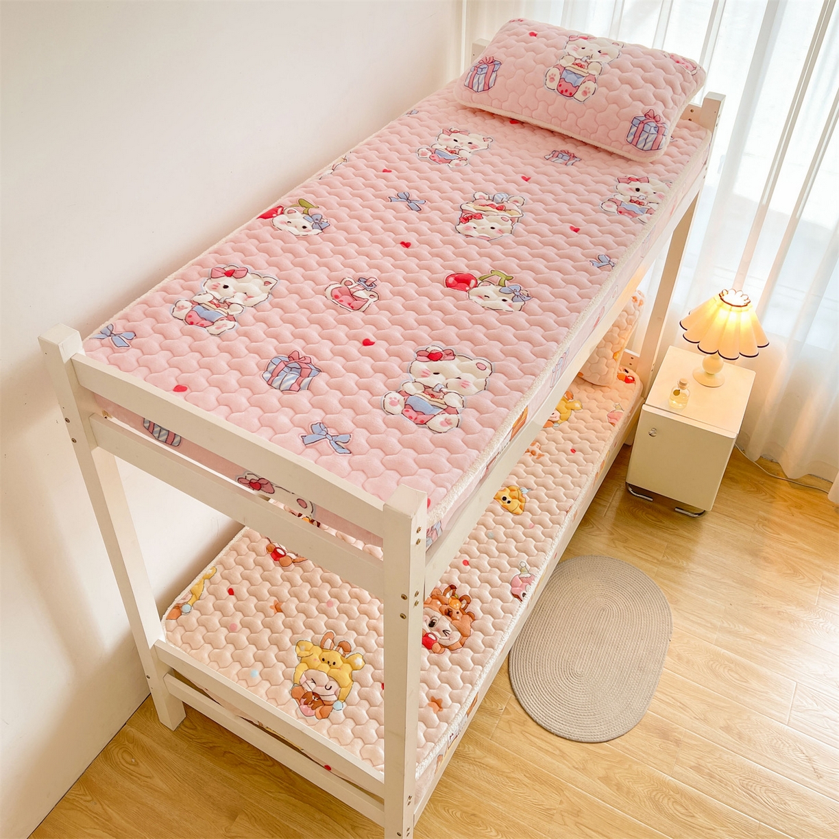 91家纺网 家纺一手货源 找家纺 雯豆家纺 2025新款学生上下铺加厚牛奶绒夹棉床笠宿舍大学生床垫保护套 牛奶绒床笠-茶杯猫咪