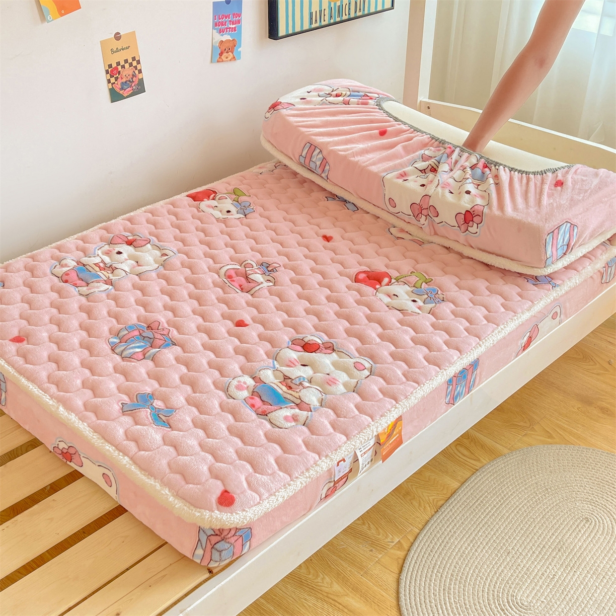 91家纺网 家纺一手货源 找家纺 雯豆家纺 2025新款学生上下铺加厚牛奶绒夹棉床笠宿舍大学生床垫保护套 牛奶绒床笠-茶杯猫咪