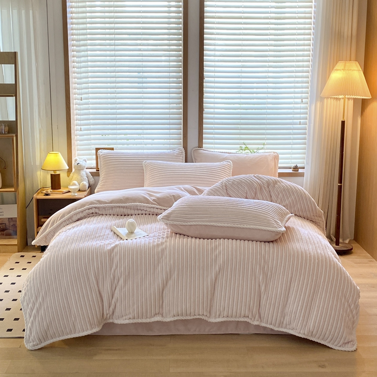 91家纺网 家纺一手货源 找家纺 酱子 2025新款阳离子立体提花绒抽条四件套 阳离子抽条-桃粉