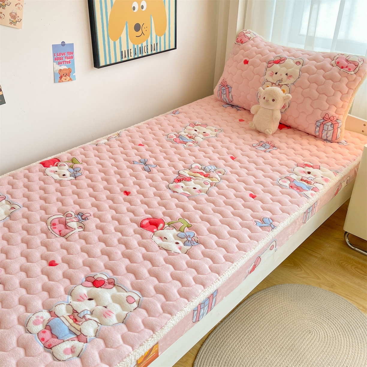 91家纺网 家纺一手货源 找家纺 雯豆家纺 2025新款学生上下铺加厚牛奶绒夹棉床笠宿舍大学生床垫保护套 牛奶绒床笠-茶杯猫咪