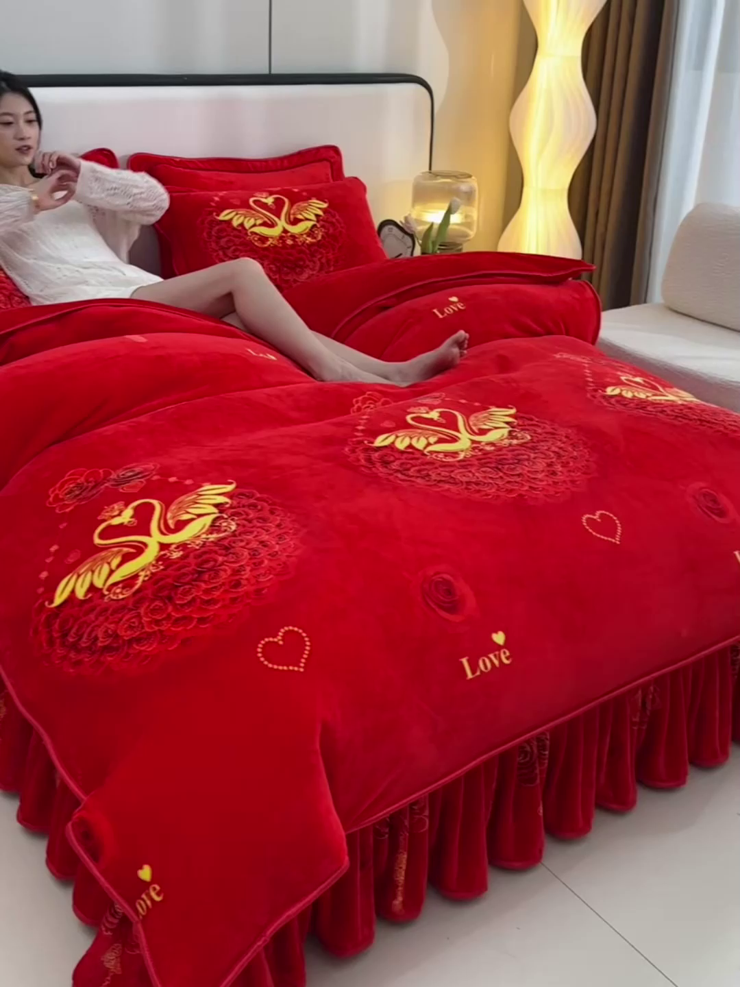 91家纺网 家纺一手货源 找家纺 新8.5-9.5斤法莱绒四件套珊瑚牛奶金貂绒四件套床裙 喜结良缘