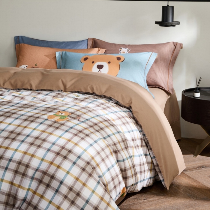 91家纺网 家纺一手货源 找家纺 薏思家纺 2025新款全棉纯棉活性生态磨毛数码印花四件套-条格卡通类 简单熊