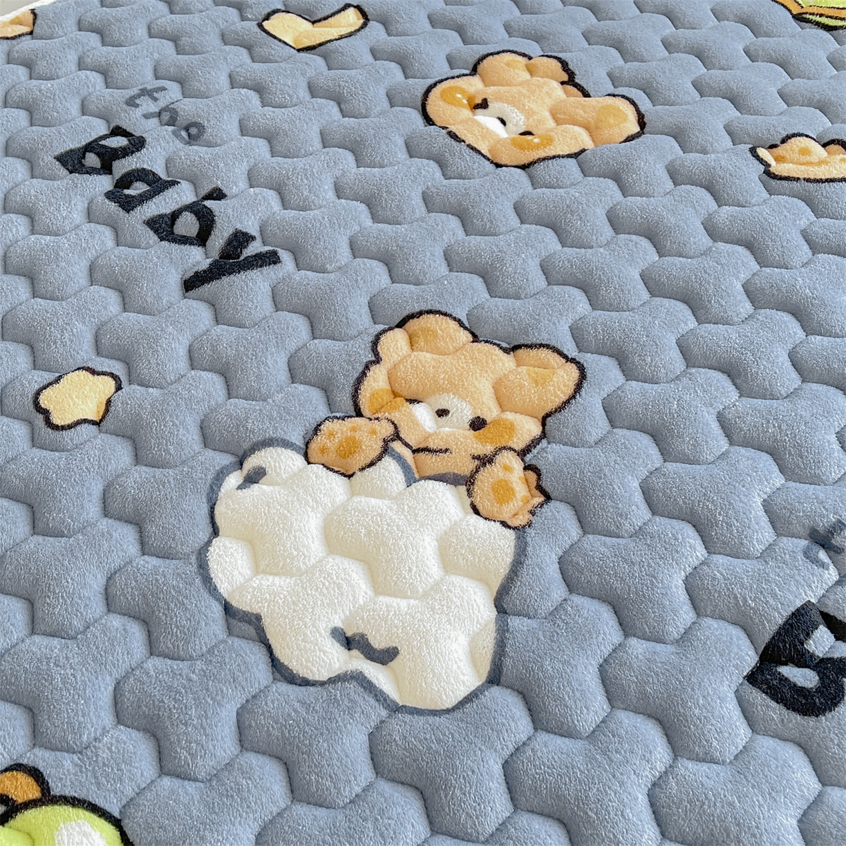 91家纺网 家纺一手货源 找家纺 雯豆家纺 2025新款学生上下铺加厚牛奶绒夹棉床笠宿舍大学生床垫保护套 牛奶绒夹棉床笠-云朵熊