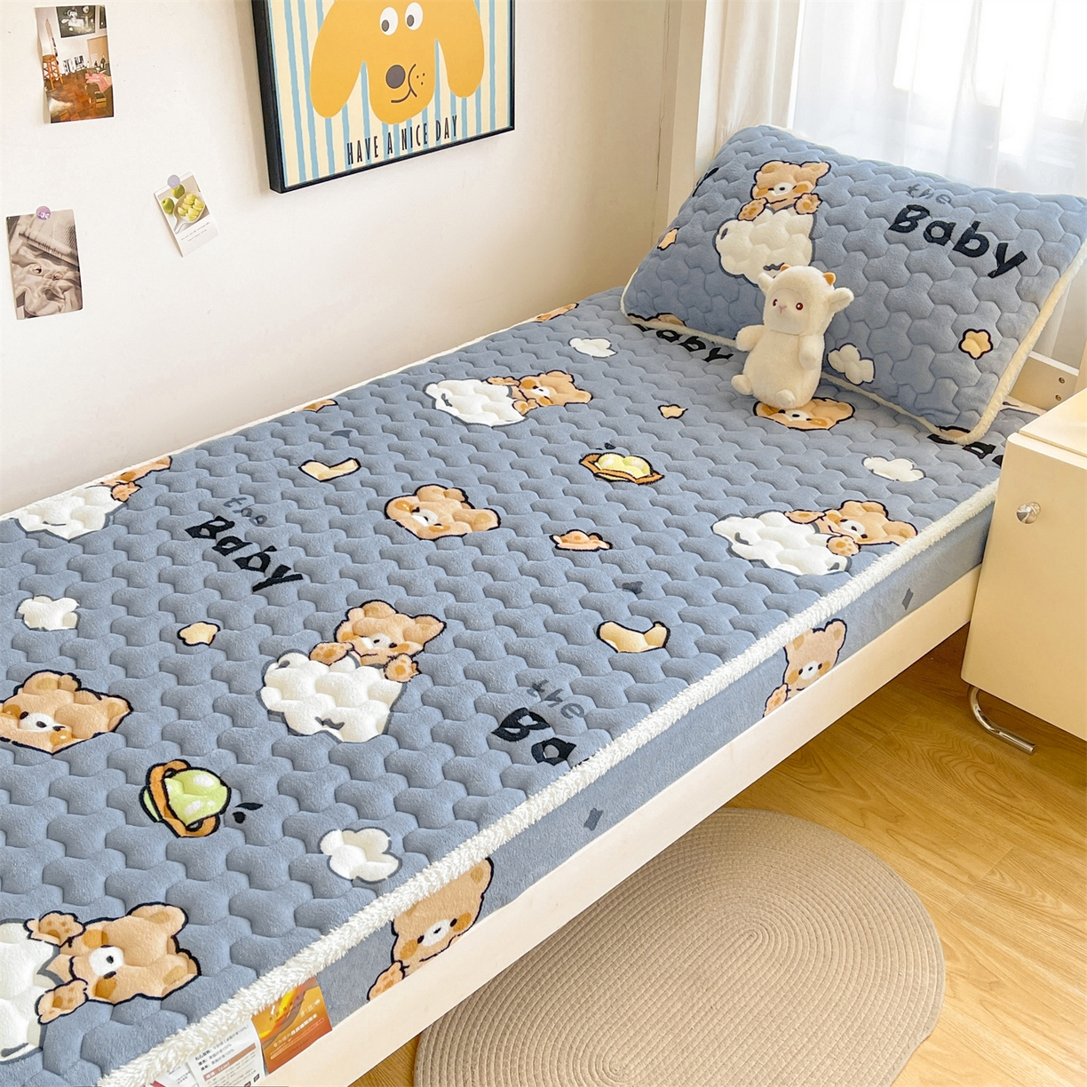 91家纺网 家纺一手货源 找家纺 雯豆家纺 2025新款学生上下铺加厚牛奶绒夹棉床笠宿舍大学生床垫保护套 牛奶绒夹棉床笠-云朵熊