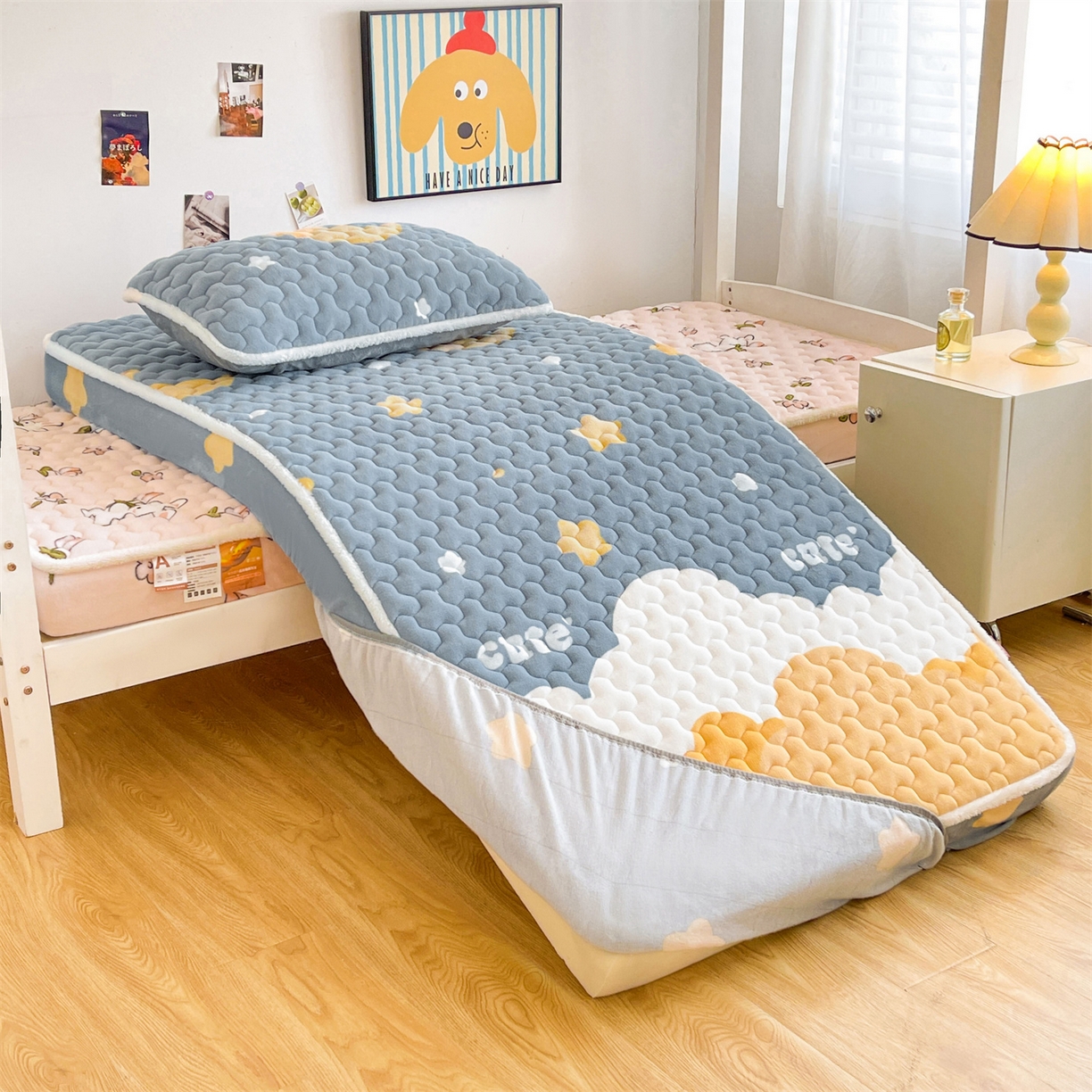 91家纺网 家纺一手货源 找家纺 雯豆家纺 2025新款学生上下铺加厚牛奶绒夹棉床笠宿舍大学生床垫保护套 牛奶绒夹棉床笠-筑梦星空