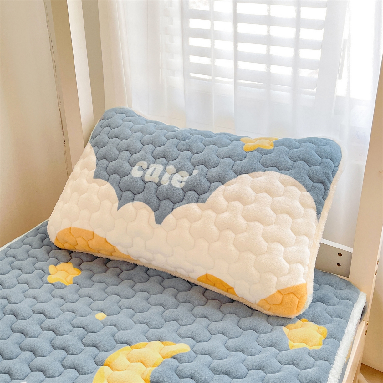 91家纺网 家纺一手货源 找家纺 雯豆家纺 2025新款学生上下铺加厚牛奶绒夹棉床笠宿舍大学生床垫保护套 牛奶绒夹棉床笠-筑梦星空